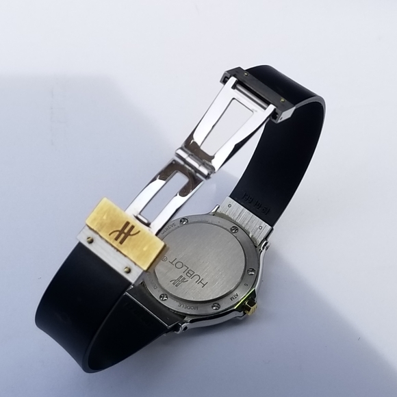 HUBLOT MDM 18K YELLOW GOLD 28 MM BLACK DIAL QUARTZ WATCH - Picture 13 of 16